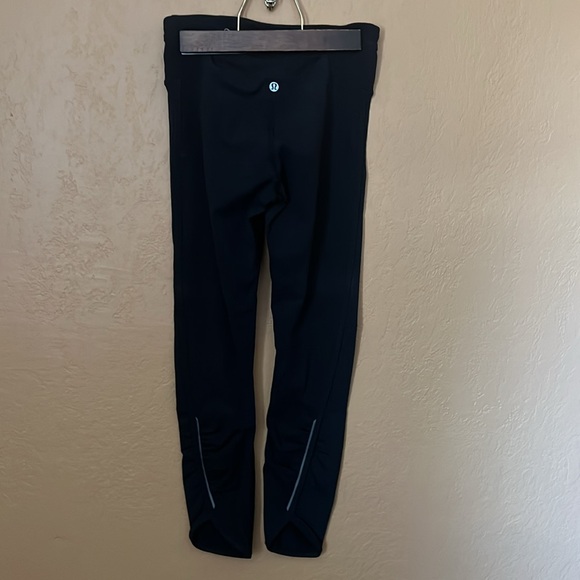 Like new Lulu leggings - Picture 2 of 6